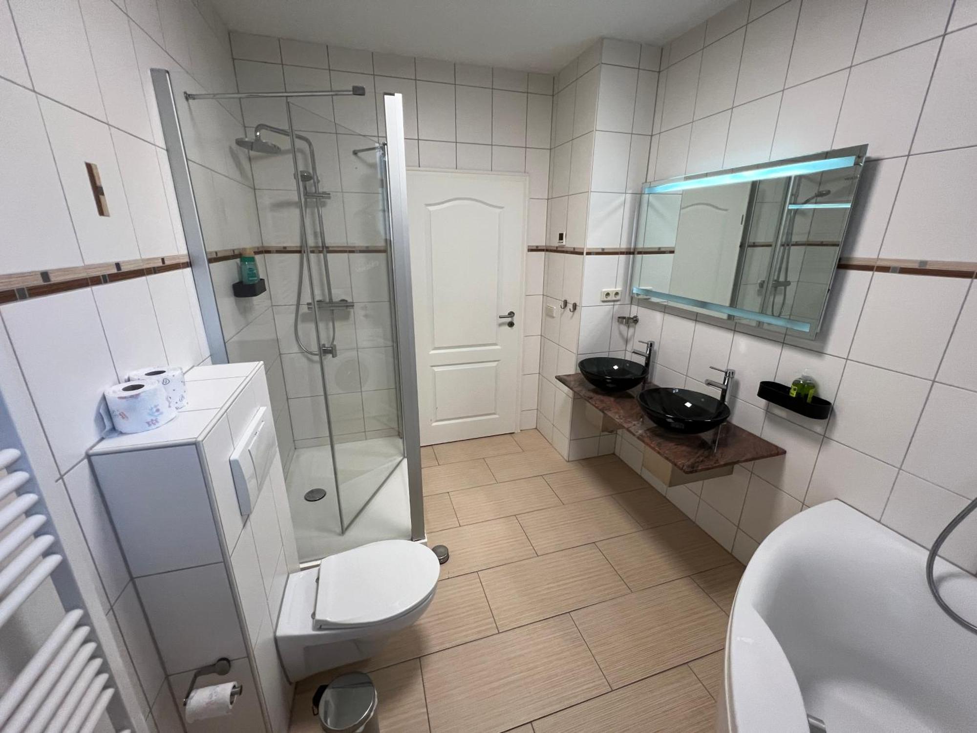 Apartment Humboldt 3 Schlafzimmer,Wifi, Netflix Parken, Terrasse, Klimatisiert, Naehe Zentrum Ена Экстерьер фото