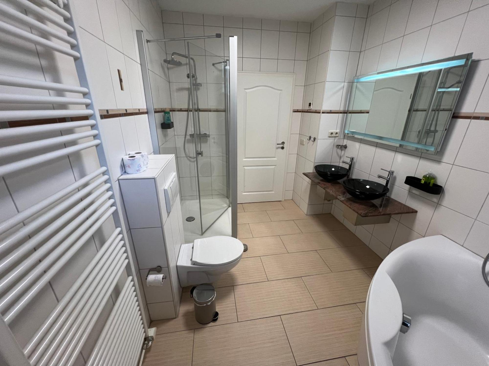 Apartment Humboldt 3 Schlafzimmer,Wifi, Netflix Parken, Terrasse, Klimatisiert, Naehe Zentrum Ена Экстерьер фото